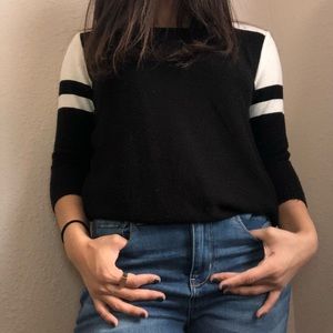 🖤SOLD🖤 FOREVER21 Black and White Sleeve Sweater